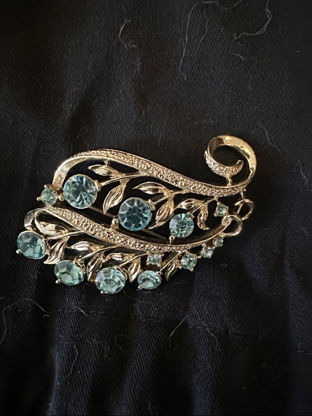 Vintage gold-Tone aqua Crystal Leaf Brooch